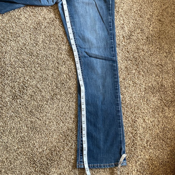 Maurices Jeans 5/6 Short - Picture 5 of 6